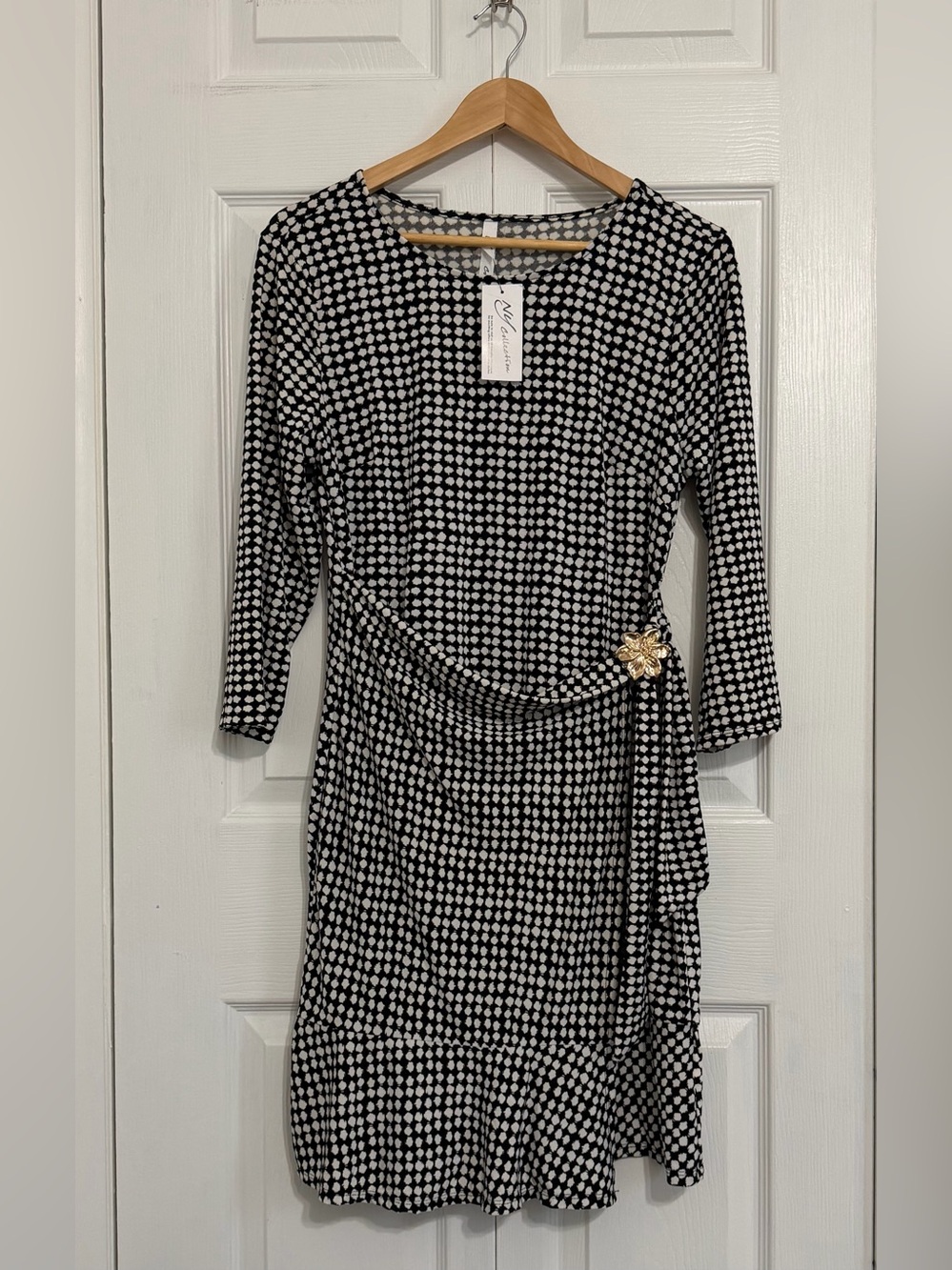 NY Collection Black and White Dot-Print Dress with Gold Brooch